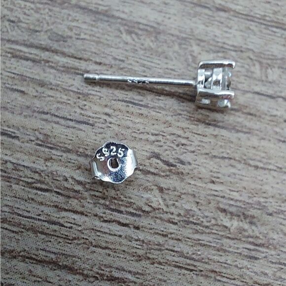 0.3 Carat Moissanite 925 Silver Sterling Simple Silver Stud Earrings - Picture 8 of 9
